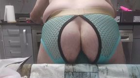 Chubby Mature with Big Fat Cock, I Fuck My Tight Ass with Huge Dildo to the Background Close-up