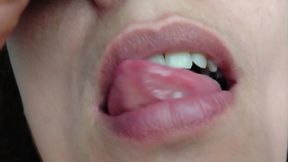 transei com minha madrasta enquanto meu pai estava no trabalho,a safada ficou me provocando e eu acabei nao resistindo