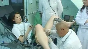 Enfermera Japonesa Milf fucked por Doctores en Vídeo
