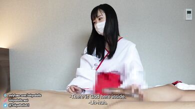 Real orgasm!? Giving her pussy a fingering.