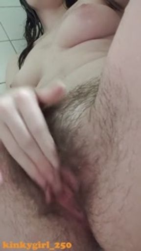 Moaning, fingering, then cumming thanks to the shower head ❤️