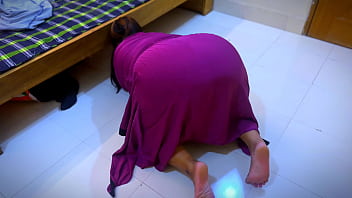 Arab Beautiful Big Ass Hot Stepmom Stuck Under Bed now she want anal fuck from me