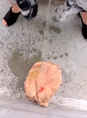 I messed up the garbage that was thrown away with pee.