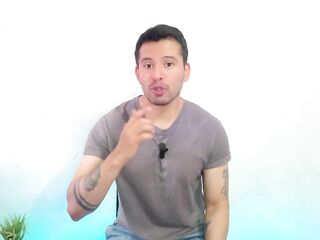 Vaquero Ranchero le rellena el culo a jovencito a pelo en los baños del salon de la fiesta! relato