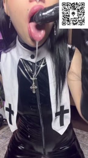 A beauty in latex sucks very juicy and drools a lot