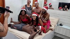 Bastidores da suruba de natal com India Juju e Malevola Black com muito sexo anal na pele