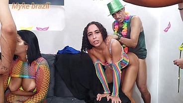 Festa de carnaval 2024 com muitas mulhers gostosas com muitas metelança e muito.boquete gostoso