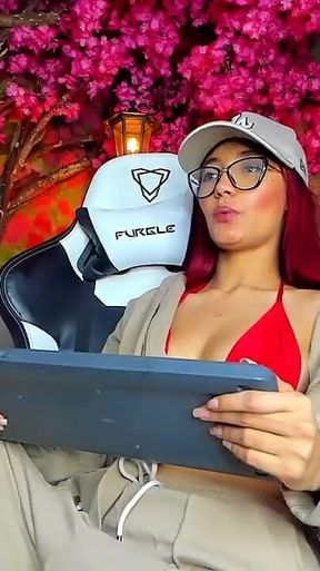 Latina Red Hair Sex and Perfect Body Glasses Wants to Be Fucked