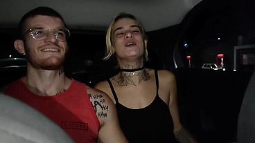 eu e meu namorado transamos no uber e depois paguei a corrida com um boquete
