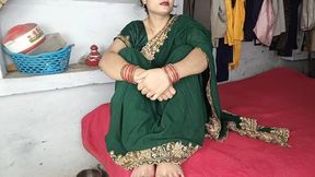 Beautiful Sexy Bhabhi in Green Saree