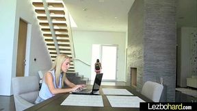 Teen Lesbos (Cadence Lux &amp_ Abigail Mac) Play Till Climax On Cam vid-05