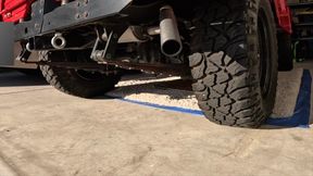 Cranking & Black Tailpipe Exhaust