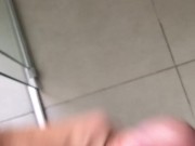 Punheta com gozada imensa com empregada olhando