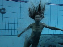 Bouncing booty in a  underwater show
