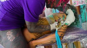 Italian TATTOO customer sucks and fucks while getting ink done!