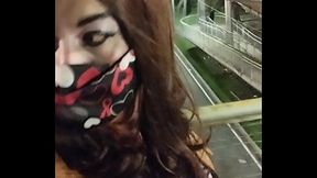 Alely saliendo a caminar vestida