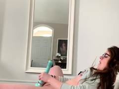 Amateur brunette double toying on webcam