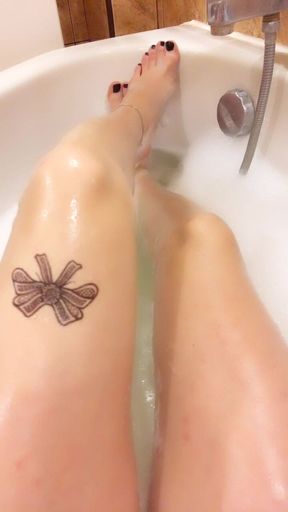 Sexy legs and feet of a sissy whore