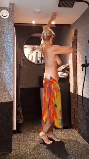 Selena's Beautiful Half Naked Dancing Posing