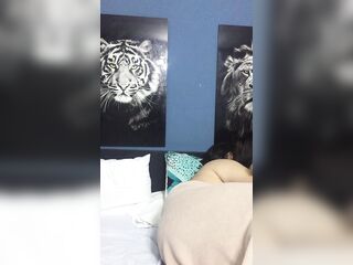 I screw my girlfriend&#039;s ass and this hottie makes agreeable moans.