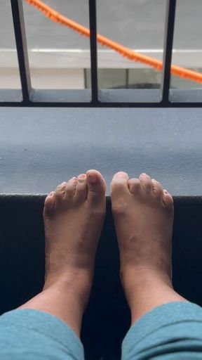 Lick, sniff, worship… my feet deserve it all from you. 😈👣