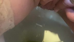 pee play & pussy fun – naughty wet fetish 💋