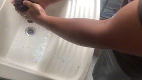 hetero flexible es deslechado por su primo mientras lava sus ropa interiorporno latino en espanol