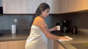 Me follo a una ama de casa para no cortarle el gas