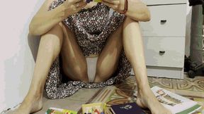 Under Bonnie's dress AVI