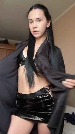 Hot teen shows off her juicy tits on OnlyFans