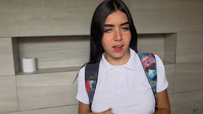 Profesor y alumna entran al ba&ntilde_o a coger