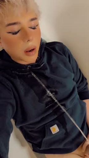 Cute Trans Pisses on Self uwu