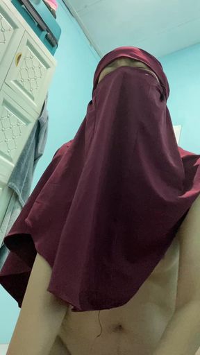 Seducing a Girl in a Hijab Finally Wants to Be Fucked