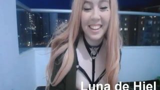 Sexiga Kaninen Luna de Hiel cosplay på webbkamera med sin fitta full av sexleksaker