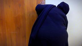moroccan hot stepmom wear a bra hijab abaya & a panty then she sweep my room & try to seduced me