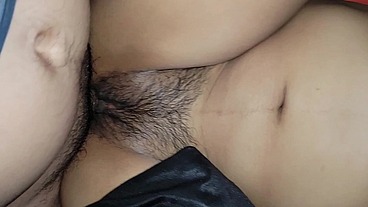 CUÑADA ABRIÓ LAS PIERNAS Y LE DIJO A SU CUÑADO QUE LA PENETRARA MUY RICO