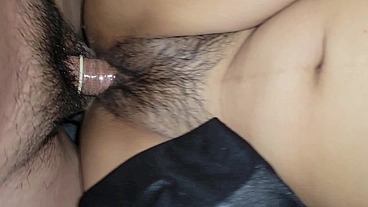 CUÑADA ABRIÓ LAS PIERNAS Y LE DIJO A SU CUÑADO QUE LA PENETRARA MUY RICO