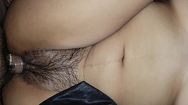 CUÑADA ABRIÓ LAS PIERNAS Y LE DIJO A SU CUÑADO QUE LA PENETRARA MUY RICO