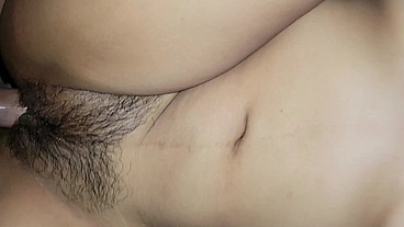 CUÑADA ABRIÓ LAS PIERNAS Y LE DIJO A SU CUÑADO QUE LA PENETRARA MUY RICO