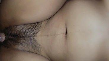 CUÑADA ABRIÓ LAS PIERNAS Y LE DIJO A SU CUÑADO QUE LA PENETRARA MUY RICO