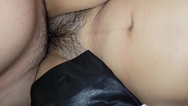 CUÑADA ABRIÓ LAS PIERNAS Y LE DIJO A SU CUÑADO QUE LA PENETRARA MUY RICO
