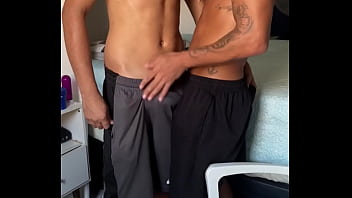 O BOY DA MINHA AMIGA DEU MOLE PRA MIM