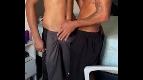 O BOY DA MINHA AMIGA DEU MOLE PRA MIM