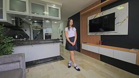 colegiala uniformada coge con su padrastro despues de una discusion