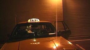 Versaute Taxifahrt bei Nacht