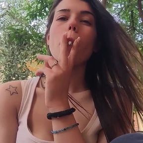 She really knows to enjoys in smoking