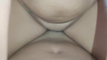 Me colocou pra sentar e lamber a porra dele.