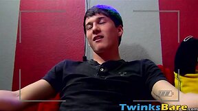 Teen gay makes his partner blow him before condomless