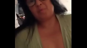 Madura tetona mexicana me ense&ntilde_a sus enormes tetas de milf