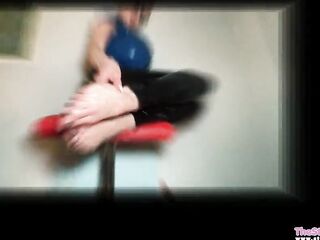 Step-mama use her feet for a footjob, big sperm flow on toes!